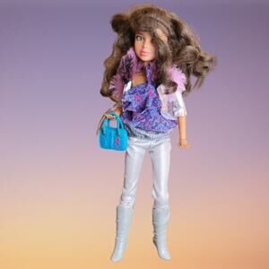 2009 Spin Master Liv Doll with wig, clothes, boots and purse